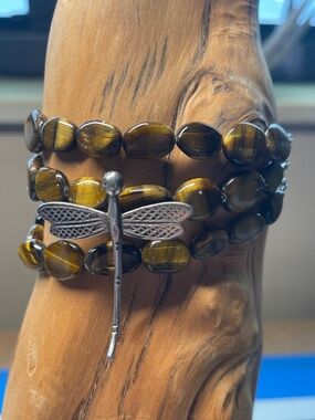 Tiger's eye bracelet with dragonfly attached